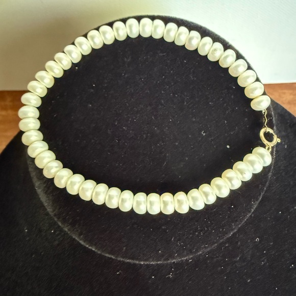 Elegant Cultured Pearl Botton Pearl Bracelet - Picture 4 of 8